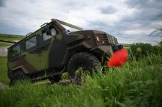 Министар Вулин: Војска се опрема новим возилима, наоружањем и средствима