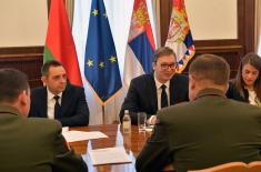 President Vučić meets Minister of Defence of the Republic of Belarus