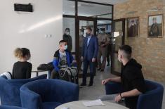 Ministar Stefanović sa učenicima Vojne gimnazije i Srednje stručne vojne škole