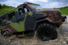 Министар Вулин: Војска се опрема новим возилима, наоружањем и средствима