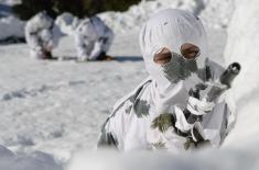 Minister Stefanović visits Military Academy cadets in winter training on Kopaonik Mountain