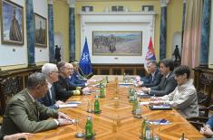 Састанак министра Гашића са командантом Команде здружених снага НАТО у Напуљу адмиралом Вајкофом