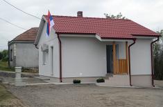 Министар Гашић присуствовао уручењу кључева новог дома породици Сремчевић