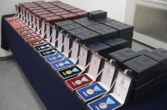 Ministar Gašić uručio odlikovanja pripadnicima Ministarstva odbrane i Vojske Srbije