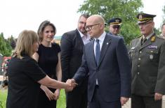 Ministar Vučević položio venac palom heroju sa Paštrika Bošku Lemiću