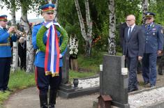 Minister Vučević lays wreath in memory of fallen hero of Paštrik Boško Lemić  