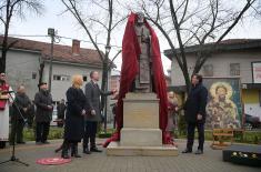 Министар Гашић открио споменик Светом Сави у Крушевцу