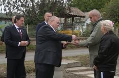 Министар Гашић присуствовао уручењу кључева новог дома породици Сремчевић
