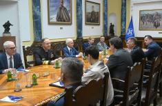 Састанак министра Гашића са командантом Команде здружених снага НАТО у Напуљу адмиралом Вајкофом