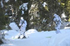 Minister Stefanović visits Military Academy cadets in winter training on Kopaonik Mountain