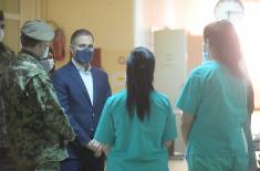 Minister Stefanović visits Karaburma military hospital