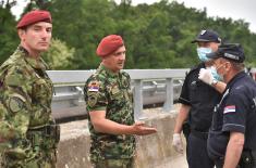 Војска Србије почела обезбеђење прихватних центара у Шиду 
