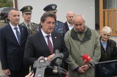 Министар Гашић присуствовао уручењу кључева новог дома породици Сремчевић