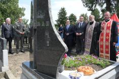 Minister Vučević lays wreath in memory of Sava Erdeljan - fallen hero of Paštrik