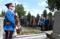 Minister Vučević lays wreath in memory of Sava Erdeljan - fallen hero of Paštrik