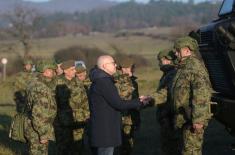 Minister Vučević visits SAF units in Raška garrison