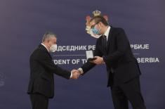 President Vučić presents decorations to members of the Ministry of Defence and the Serbian Armed Forces