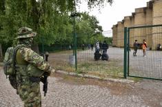 Minister Vulin visited reception centres in the Municipality of Šid: Serbian Armed Forces are providing peace and security for all citizens of Šid and are protecting migrants