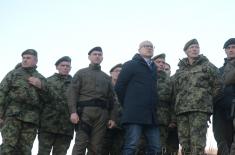 Minister Vučević visits SAF units in Raška garrison