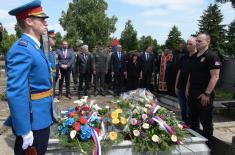 Minister Vučević lays wreath in memory of Sava Erdeljan - fallen hero of Paštrik