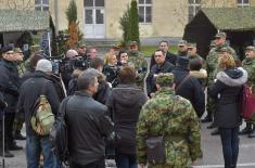 The Minister of Defence in the Barracks “Car Lazar” in Kruševac