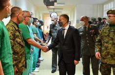 Министар Стефановић на ВМЦ Карабурма: Годину дана борбе за најтеже ковид пацијенте