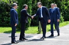 Председници Вучић и Додик обишли ветеране из Србије и Републике Српске