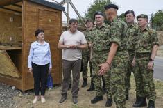 Министар Гашић обишао посаду понтонског моста код Свилајнца