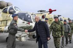 Председник Вучић обишао новонабављена средства наоружања и војне опреме за Војску Србије
