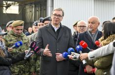 Председник Вучић обишао новонабављена средства наоружања и војне опреме за Војску Србије