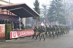 Министар Гашић на полагању заклетве војника и полазника курса за подофицире