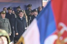 Министар Гашић на полагању заклетве војника и полазника курса за подофицире