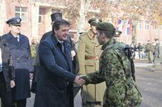 Министар Гашић на полагању заклетве војника и полазника курса за подофицире