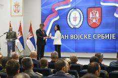 Ministar Gašić uručio odlikovanja pripadnicima Ministarstva odbrane i Vojske Srbije