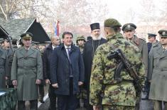 Министар Гашић на полагању заклетве војника и полазника курса за подофицире