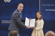 Pobednicima konkursa „Naš vojnik, naš heroj“ uručene nagrade