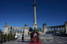 Minister Vučević lays wreath on Tomb of Unknown Soldier in Budapest