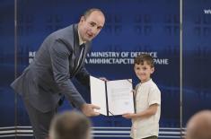 Pobednicima konkursa „Naš vojnik, naš heroj“ uručene nagrade