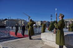 Minister Vučević lays wreath on Tomb of Unknown Soldier in Budapest