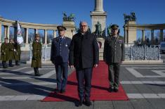 Minister Vučević lays wreath on Tomb of Unknown Soldier in Budapest