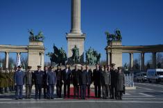 Minister Vučević lays wreath on Tomb of Unknown Soldier in Budapest