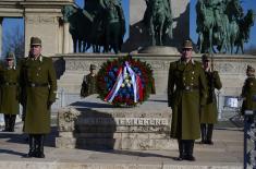 Minister Vučević lays wreath on Tomb of Unknown Soldier in Budapest