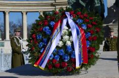 Minister Vučević lays wreath on Tomb of Unknown Soldier in Budapest