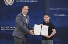Pobednicima konkursa „Naš vojnik, naš heroj“ uručene nagrade
