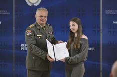 Pobednicima konkursa „Naš vojnik, naš heroj“ uručene nagrade