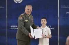 Pobednicima konkursa „Naš vojnik, naš heroj“ uručene nagrade