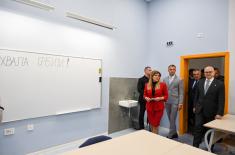 Министар Вучевић и градоначелник Бањалуке Станивуковић посетили ОШ „Вук Стефановић Караџић“ 