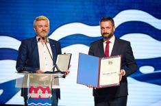 Minister Vučević Receives Key to the Town and Scroll of “Honorary Citizen of Banjaluka Town”
