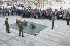 Припадници Министарства одбране и Војске Србије на Сајму професионалне оријентације у Пироту