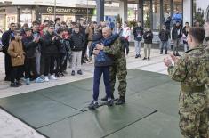 Припадници Министарства одбране и Војске Србије на Сајму професионалне оријентације у Пироту